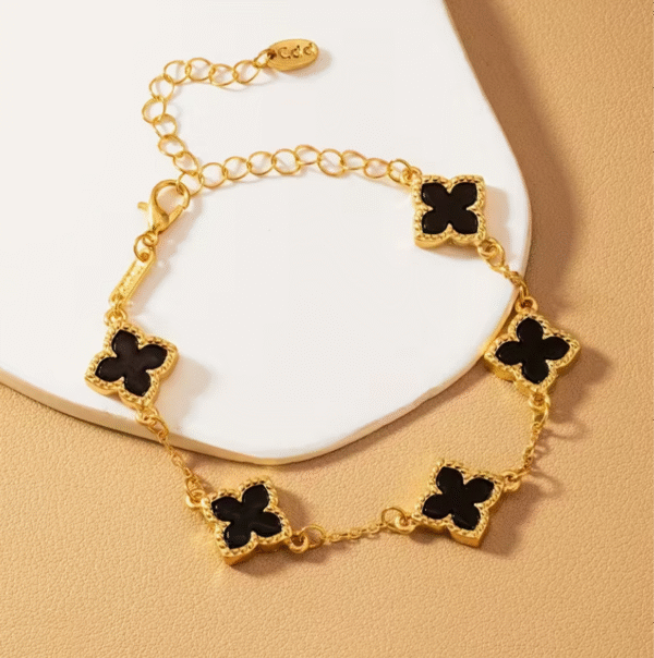 Rectangle 109 Bracelet Charm Trèfle Porte-Bonheur – Chaîne Élégante Dorée