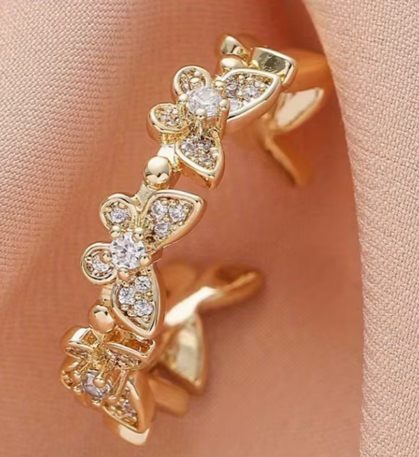 Bague Ouverte Papillon de Luxe – Éclat et Légèreté