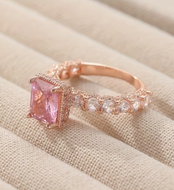 Bague Cubic Rose Plaqué – Douceur & Éclat Romantique