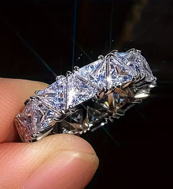 Bague "Nouvelle Légèreté" – L'Excellence du Luxe Aérien