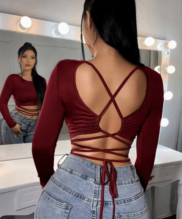 Croc Top Dos Croisé – Style Audacieux & Féminin