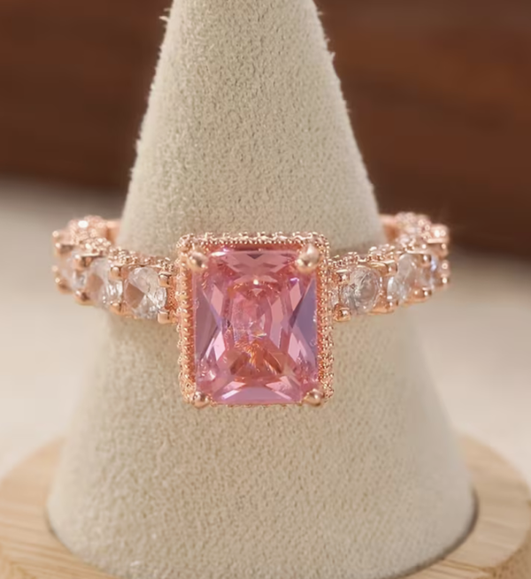 Bague Cubic Rose Plaqué – Douceur & Éclat Romantique