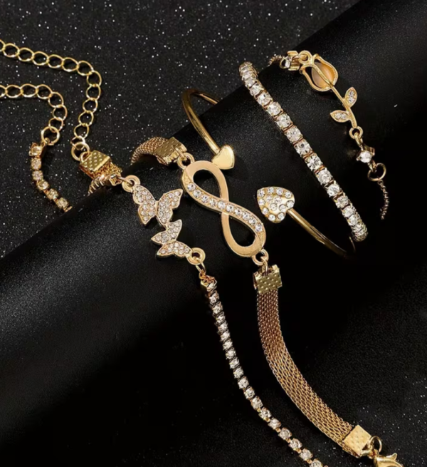 Ensemble de Bracelets Élégants – Papillon, Cœur & Fleur