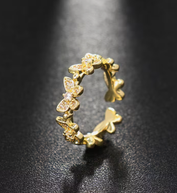 Bague Ouverte Papillon de Luxe – Éclat et Légèreté