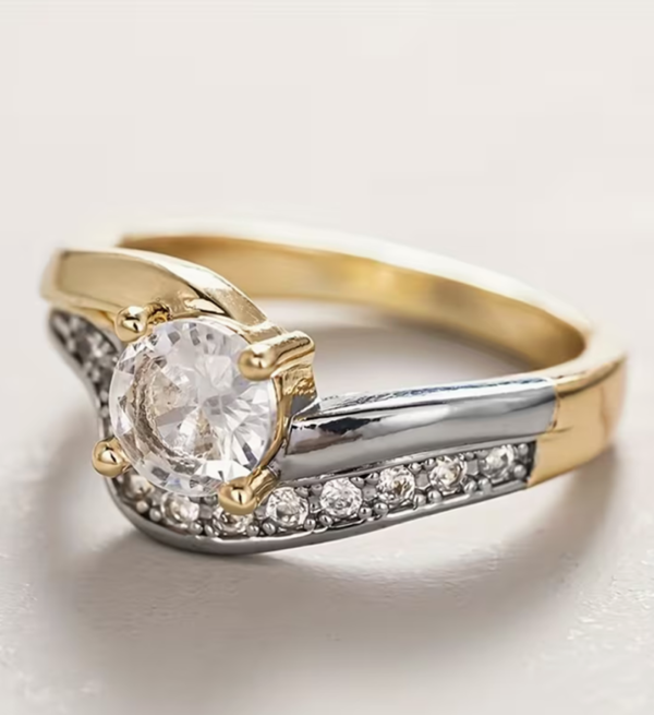 Bague Bicolore Femme – L'Harmonie des Contrastes