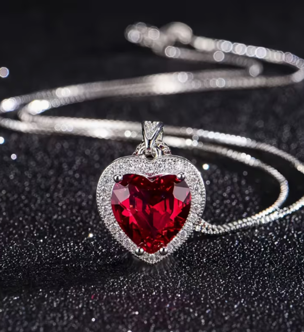 Pendentif Cœur – L’Éclat d’un Sentiment Éternel