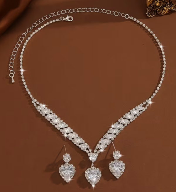 Ensemble Collier & Bijoux "Éclat Argenté" – L'Élégance Pure