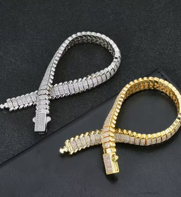 Collier "Haute Couture" – L'Apogée de la Mode de Luxe