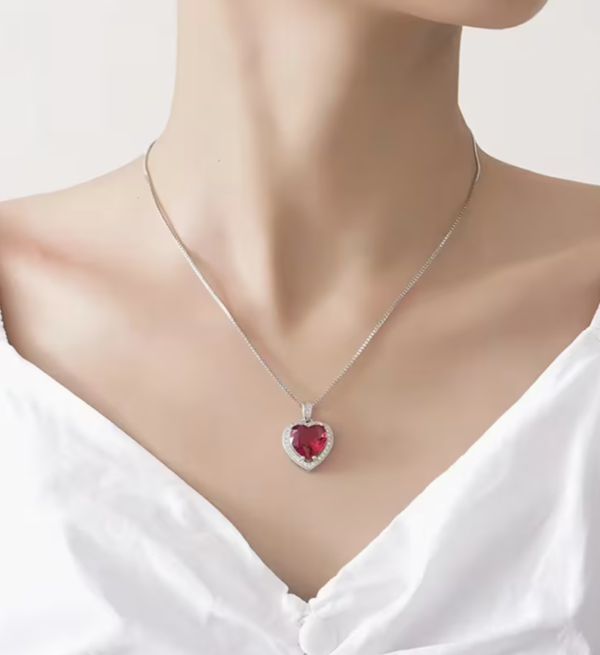 Pendentif Cœur – L’Éclat d’un Sentiment Éternel
