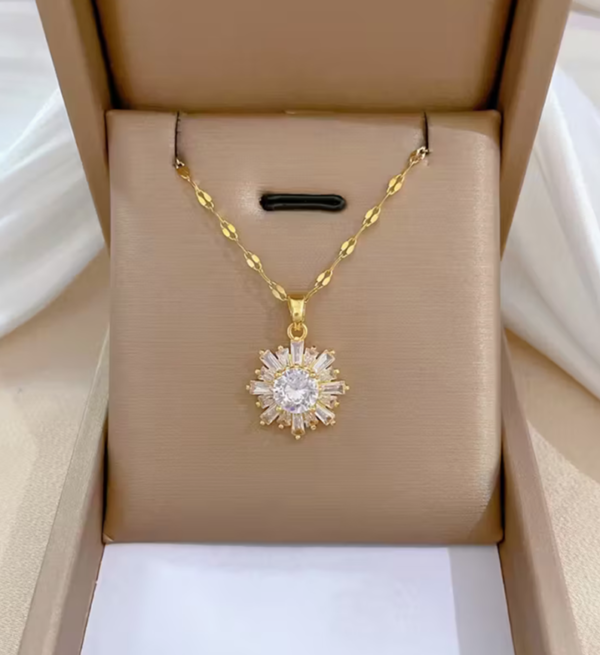 Collier Luxueux – L'Éclat de la Distinction Suprême