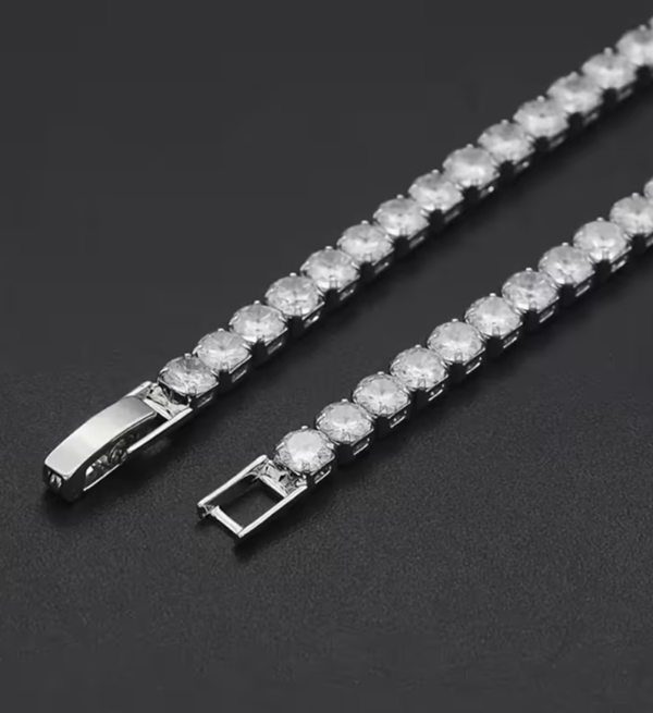 Collier Minimaliste Homme – La Force de la Sobriété