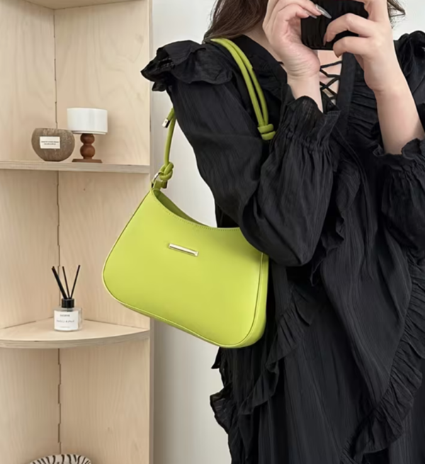 Sac à Bandoulière "City Chic" – L'Élégance Polyvalente
