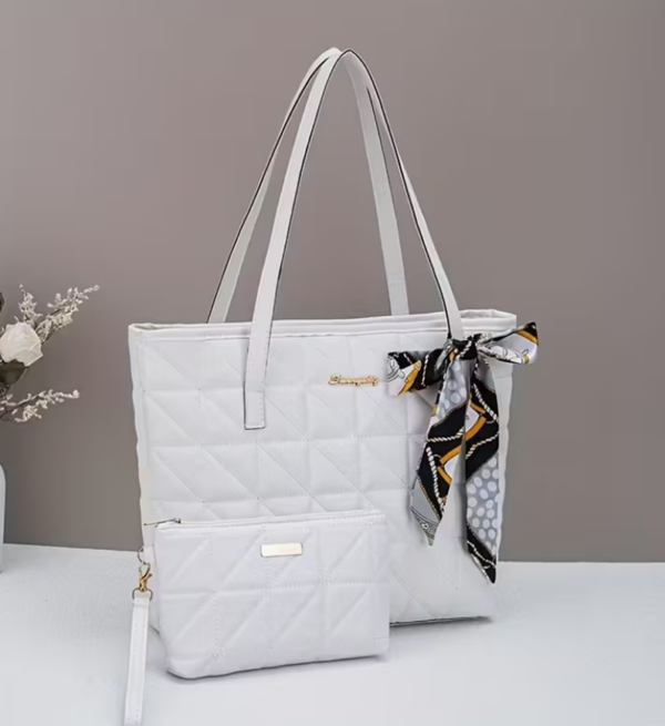 Duo de Sacs Triangulaires Diagonaux – L’Innovation au Service du Style