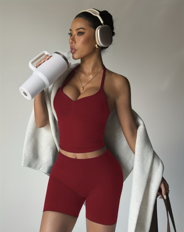 Ensemble de Sport 2 Pièces Col Halter et Short