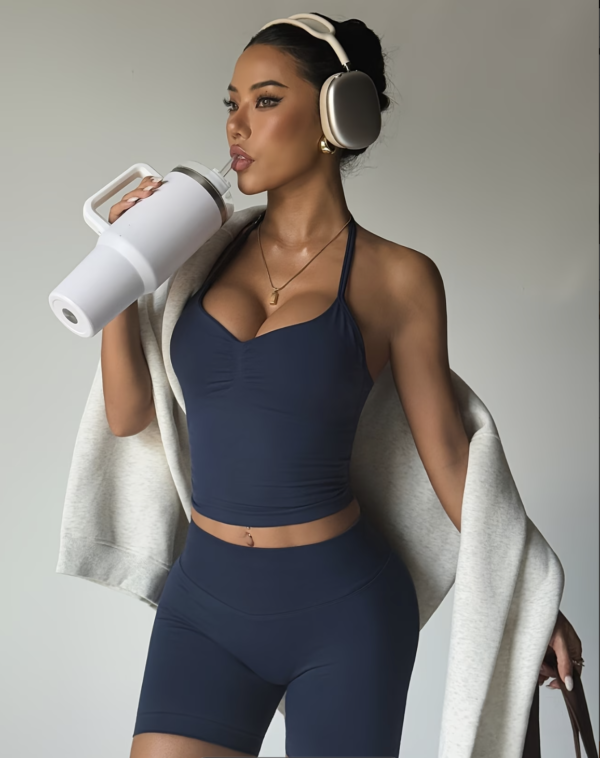 Ensemble de Sport 2 Pièces Col Halter et Short