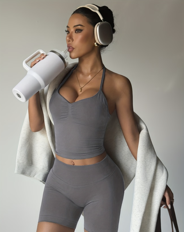 Ensemble de Sport 2 Pièces Col Halter et Short
