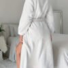 Chemise de Nuit en Peluche Blanche à Motif Cœur pour Femme – Douceur et Confort Cocooning