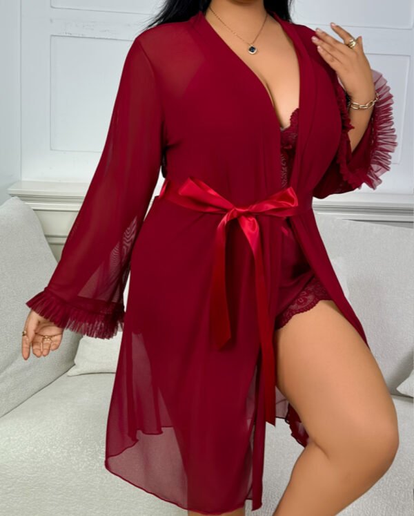 Chemise de Nuit Camisole en Dentelle avec Bordure en Dentelle – Douceur, Élégance et Féminité