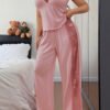 Pyjama Grande Taille pour Femme – Camisole Rose en Dentelle et Pantalon Large Confortable