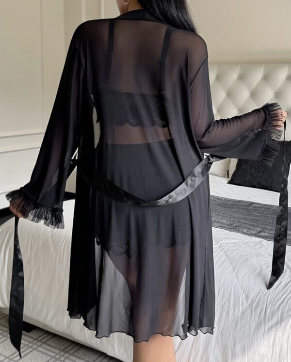 Chemise de Nuit Camisole en Dentelle avec Bordure en Dentelle – Douceur, Élégance et Féminité