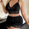Chemise de Nuit Camisole en Dentelle avec Bordure en Dentelle – Douceur, Élégance et Féminité