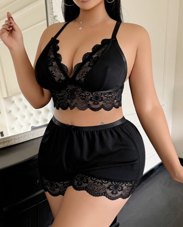 Chemise de Nuit Camisole en Dentelle avec Bordure en Dentelle – Douceur, Élégance et Féminité