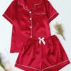 Pyjama en Satin pour Femme avec Haut Boutonné, Short et Taille Élastique – Élégance et Confort à la Maison