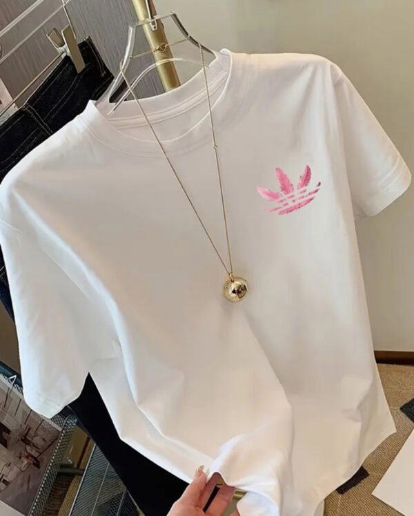Rectangle 644 T-shirt adidas – Logo Trèfle à Trois Feuilles et Plumes Roses