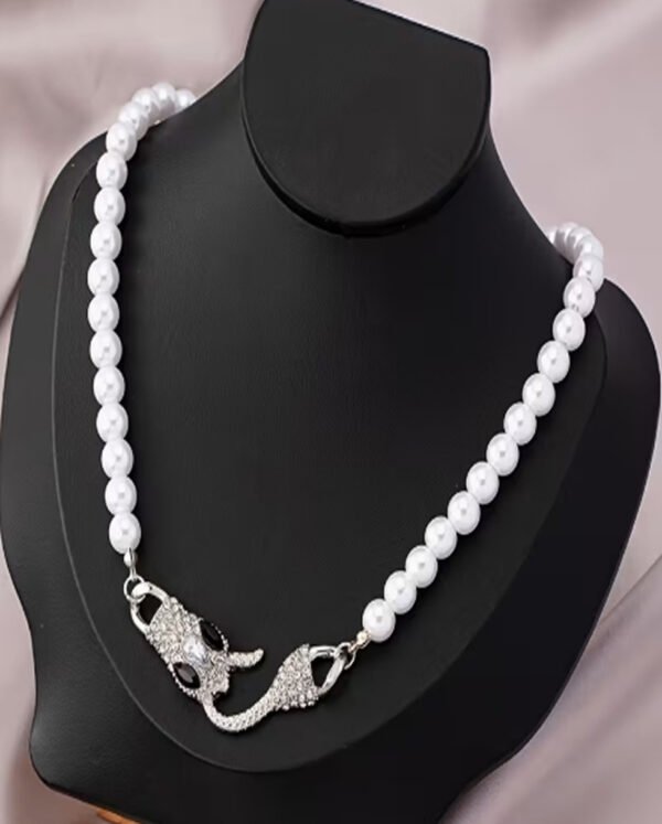 Rectangle 864 (1) Collier Élégant Tête de Serpent et Perle – Bijou Unique et Chic pour Femme