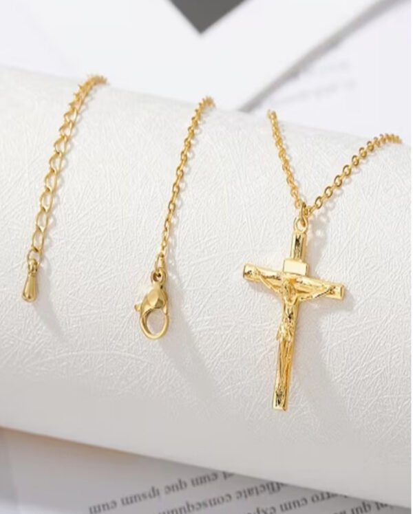 Rectangle 864 (3) Collier Croix Tendance en Acier Inoxydable – Bijou Intemporel et Robuste Unisexe