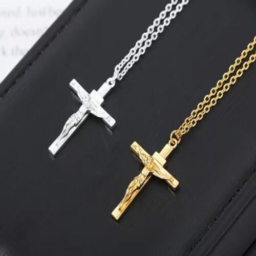 Collier Croix Tendance en Acier Inoxydable – Bijou Intemporel et Robuste Unisexe