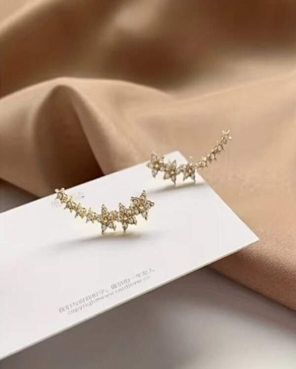 Boucles d'Oreilles Florales à Paillettes – Bijou Fleuri Étincelant et Glamour pour Femme