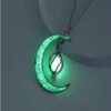 Collier Pendentif Lune Mignon et Lumineux dans le Noir – Bijou Phosphorescent Original et Poétique