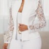 Veste Blanche Élégante à Col Montant – Blazer Couture avec Patchwork Paisley et Dentelle