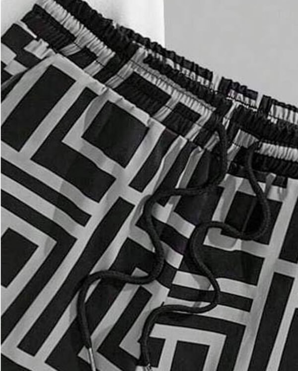 Rectangle 869 Ensemble d’Été Deux Pièces pour Homme : T-Shirt Col Rond et Short à Motif Ours Labyrinthe Tendance