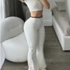 Ensemble Athlétique Deux Pièces pour Femme : Crop Top Col Carré et Pantalon Évasé Taille Haute