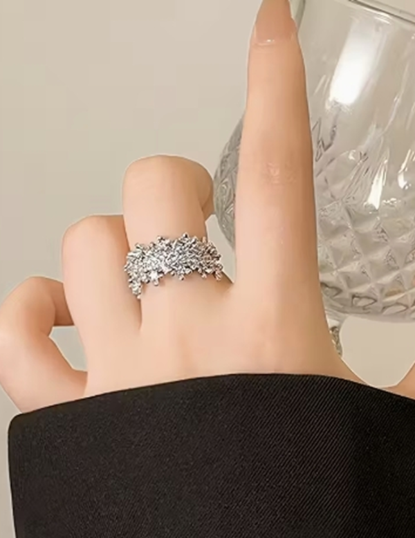 Bague Simple au Design Géométrique Irrégulier de Luxe – Anneau Contemporain et Graphique pour Femme