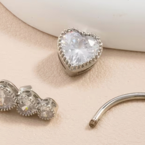 Clou de Nombril Cubique au Design Tempérament – Piercing de Ventre Géométrique et Élégant