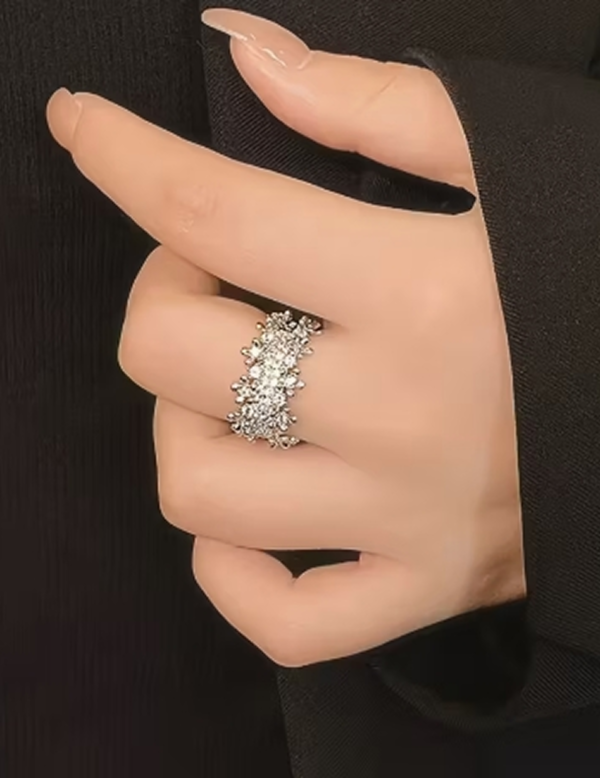 Bague Simple au Design Géométrique Irrégulier de Luxe – Anneau Contemporain et Graphique pour Femme