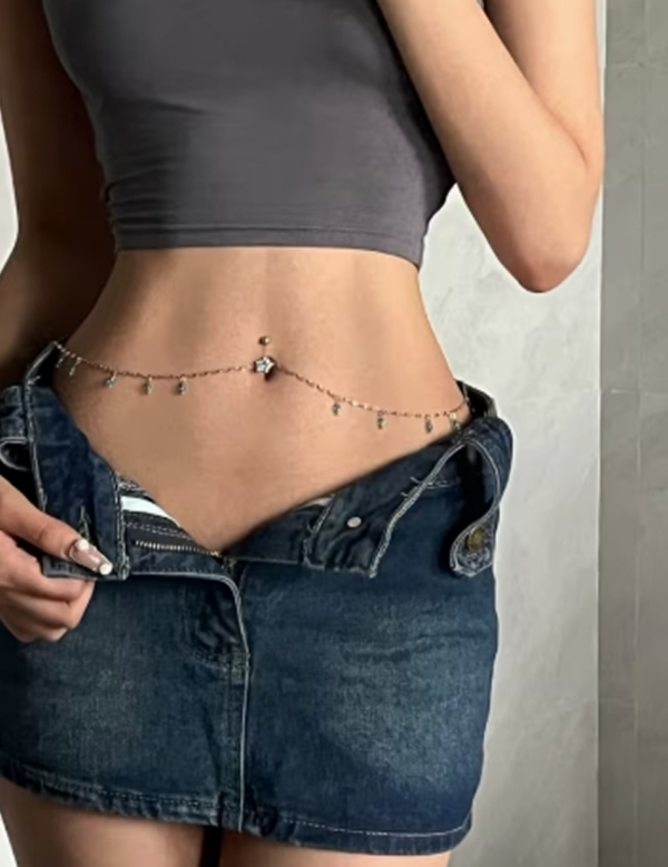 Mini Chaîne de Taille et de Pantalon Porte-Fleur – Bijou de Corps et Accessoire Tendance