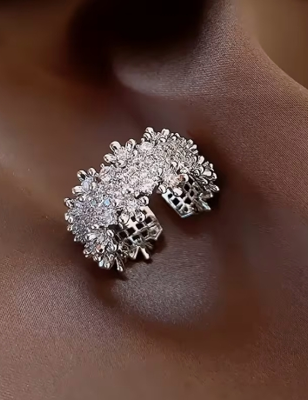 Bague Simple au Design Géométrique Irrégulier de Luxe – Anneau Contemporain et Graphique pour Femme