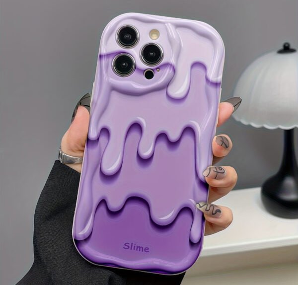 Coque Artistique "Coquillage Crémeux" – Design Ondulé 3D Violet & Blanc Antique (Pour iPhone 7 à 17 Pro Max)