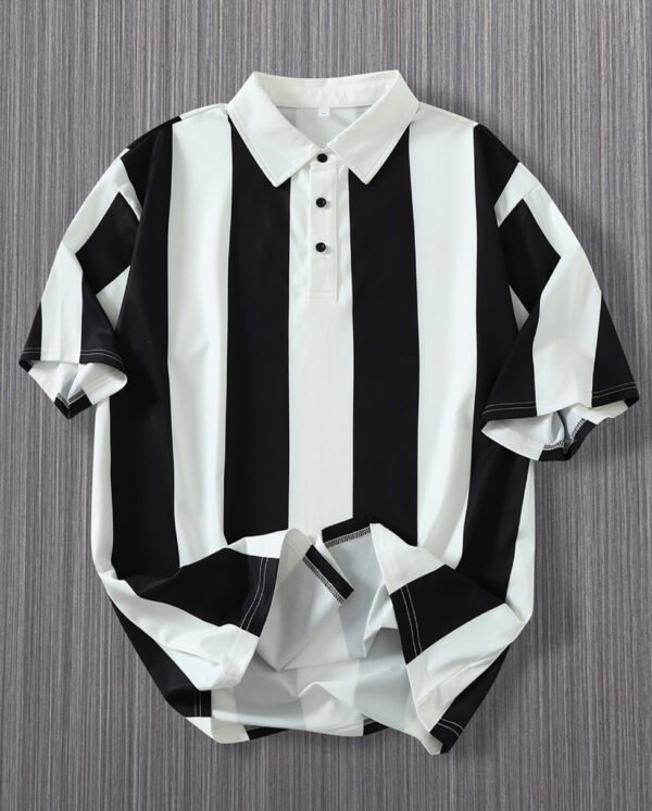 Polo Homme à Larges Rayures Noires et Blanches – Col Structuré Style Rétro Chic