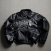 Veste Bomber Urbaine pour Homme – Imprimé Chicago Script avec Contour Contrasté