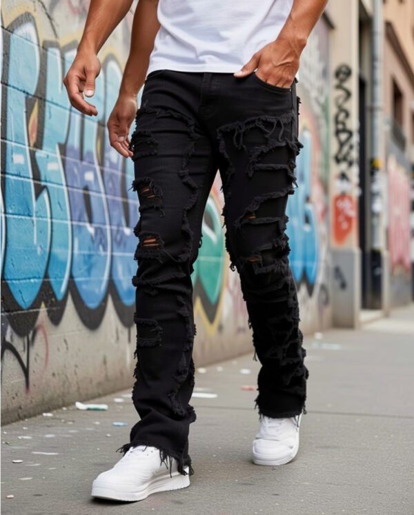 Jean en Denim Stretch Déchiré pour Homme – Coupe Ajustée et Micro-Évasée avec Ourlet Effiloché Style High Street