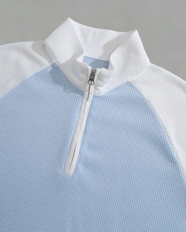 Polo d'Été pour Homme en Tricot Gaufré – Coupe Ample, Col Zippé Demi-Ouvert et Design Patchwork