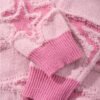 Pull Tricoté Tendance – Fond Noir et Motif d'Étoiles Roses Contrastées