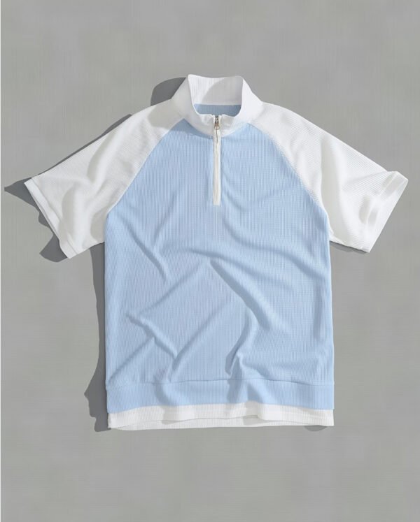 Polo d'Été pour Homme en Tricot Gaufré – Coupe Ample, Col Zippé Demi-Ouvert et Design Patchwork