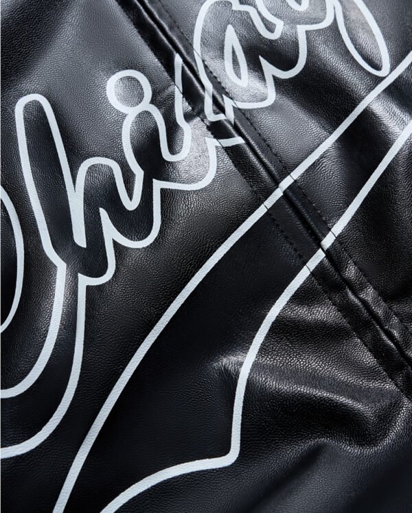 Veste Bomber Urbaine pour Homme – Imprimé Chicago Script avec Contour Contrasté