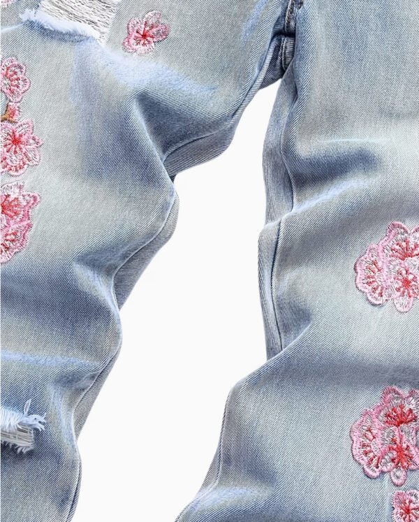 Rectangle 1006(1) Jean Droit pour Homme – Délavé Clair, Coupe Régulière sans Stretch et Broderies Fleurs Artisignales